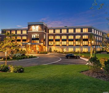 10 Shore Road #312, Glenwood Landing, NY, 11547
