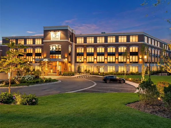 10 Shore Road #312, Glenwood Landing, NY 11547