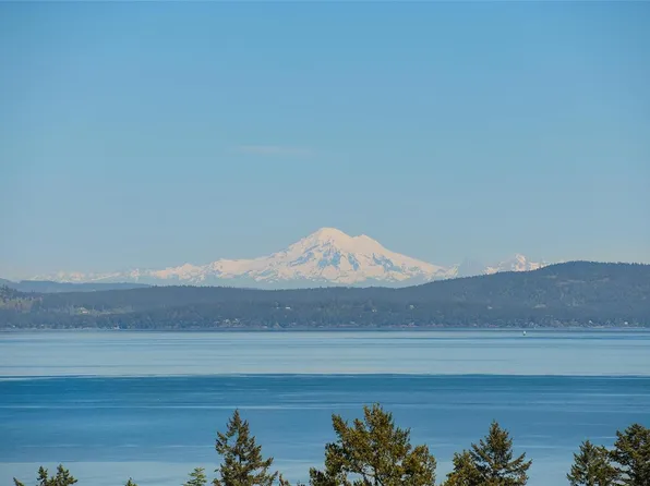 5332 Sayward Hill Cres #607, Saanich, BC V8Y 3H8