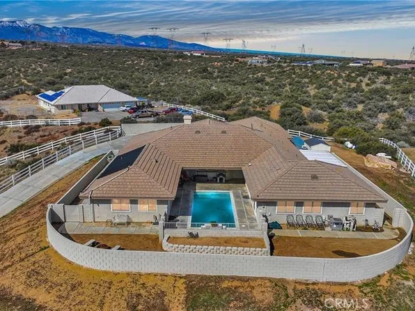 10180 Buffalo Rd, Oak Hills, CA 92344