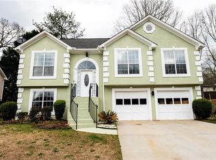 965 Eagle Pointe Dr, Lawrenceville, GA 30044
