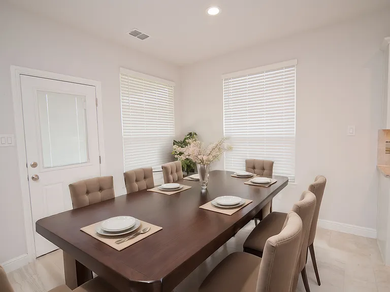 1021 Gillespie Dr — Photo 6