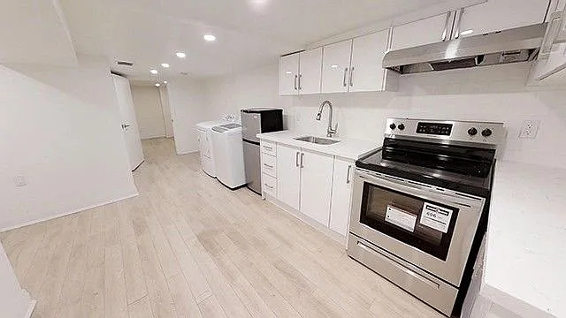 244 Boulton Ave #LOWER 3