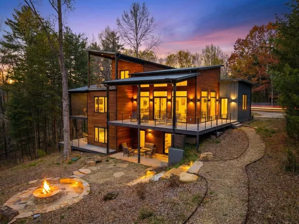 23 Lake Trl W, Hiawassee, GA 30546