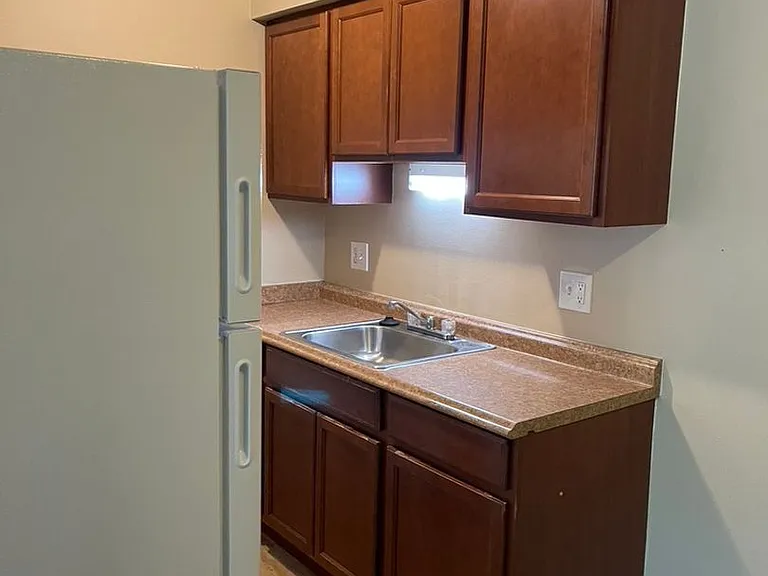 Park East Apartments (B)- Divergent Capital Management, LLC — Photo 8
