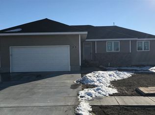 818 W 10th St, Kearney, NE 68845