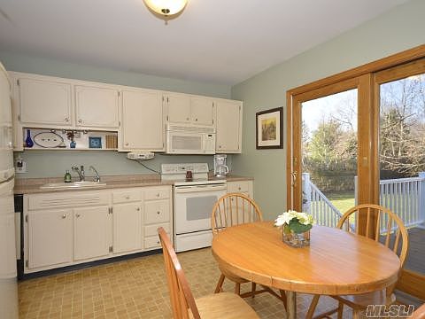 4th image of 3 Lenore Ct