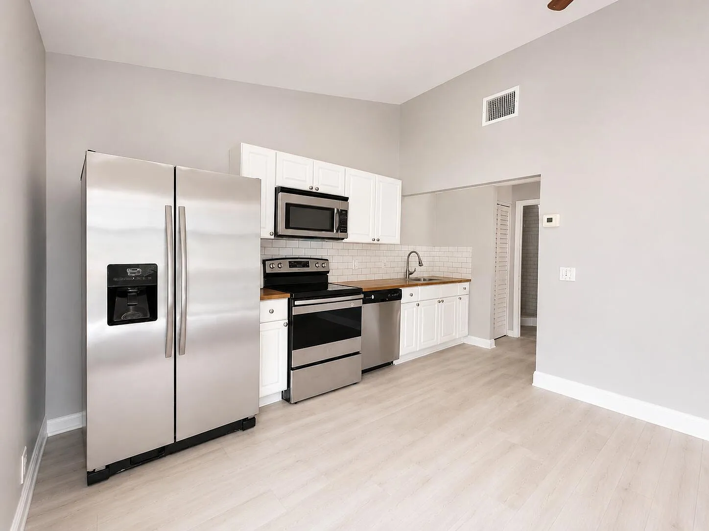 1 bed, 1.0 bath, 450 sqft, $1,600 — Photo 4