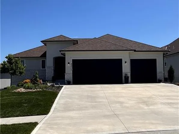 4217 NE Overbrook Dr, Lees Summit, MO 64064