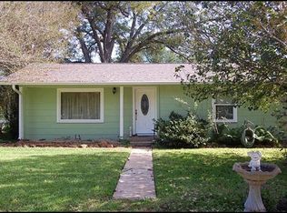 106 Hudgins St, Smithville, TX 78957