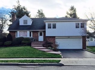 1514 Eric Ln, East Meadow, NY 11554