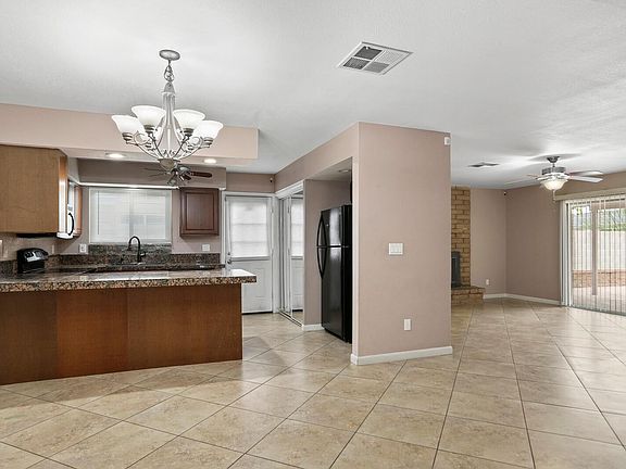 4th image of 1008 W Helena Dr
