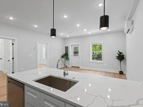2236 40th St NW APT 4, Washington, DC 20007