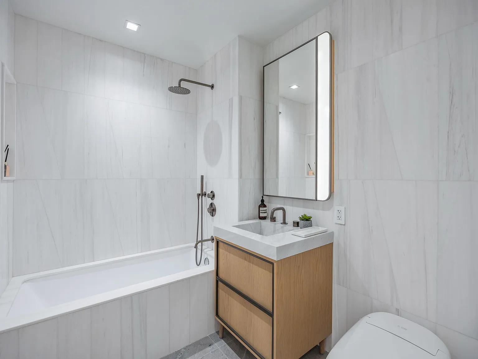 250 East 25th Street — Photo 2
