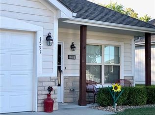1551 Fall Creek Dr, Tonganoxie, KS 66086