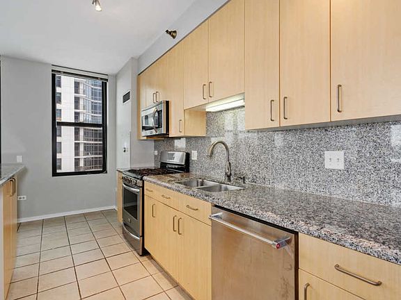 4th image of 330 N Jefferson St APT 1008