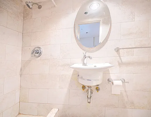 Rented by Urbane Brokerage | media 33