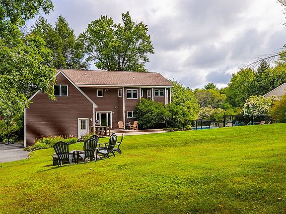 5th image of 8 Wellington Cir