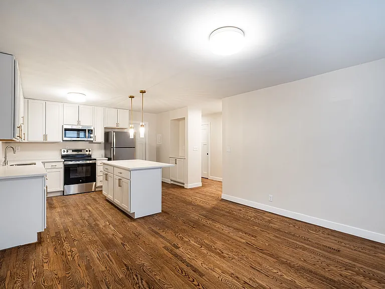 2600 E Kenwood Blvd — Photo 35