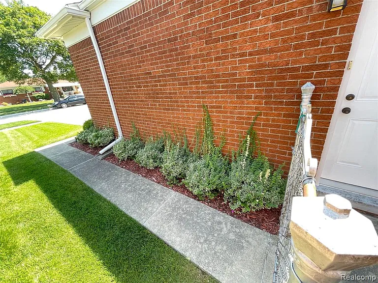 32827 Dover Ave — Photo 63