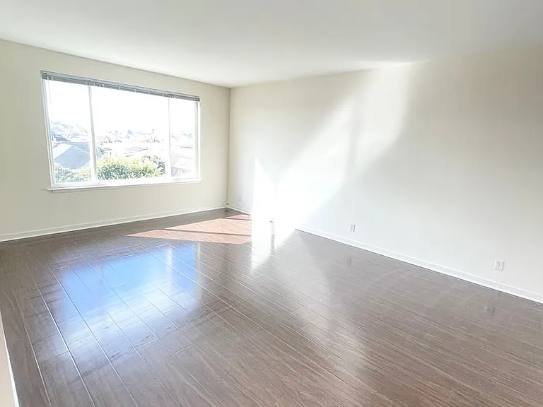 122 (725 Monterey) — Photo 7