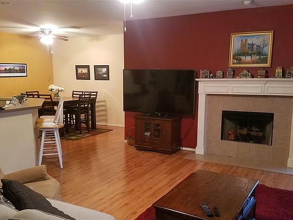 5th image of 812 Saint Andrews Ct