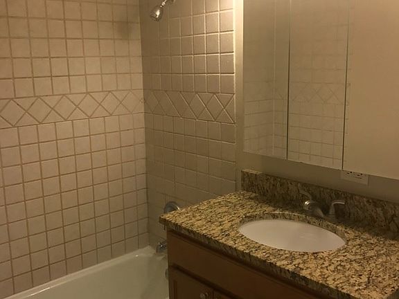 5th image of 560 Lawrence Ave #316