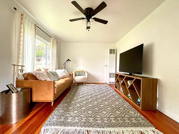 Newly renovated house with all new furniture!