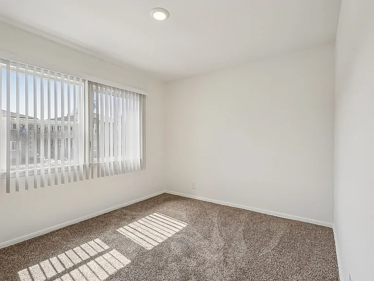 Crenshaw Terrace — Photo 16