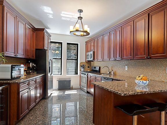 3rd image of 125 Cabrini Blvd APT A21