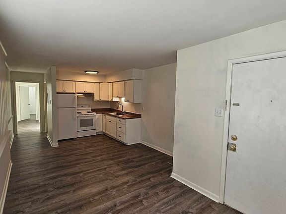 3rd image of 1232 N Main St #6