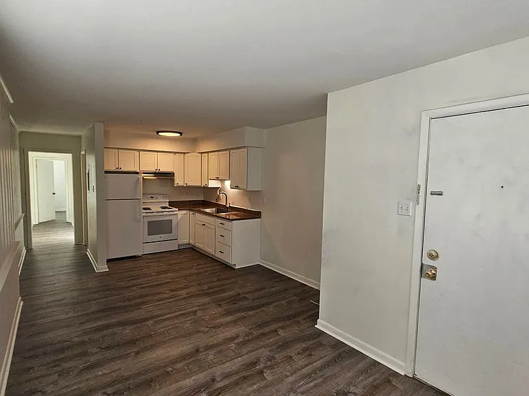 1232 N Main St — Photo 3