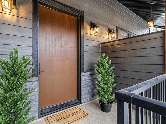 4th image of 104 NE Rummel Pl