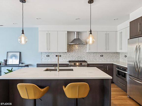 2nd image of 1545 W Fry St #2