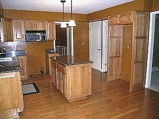 4th image of 8662 Thorntree Dr