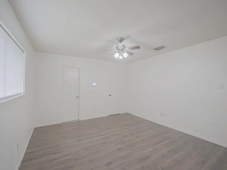 9811 Mango St — Photo 17