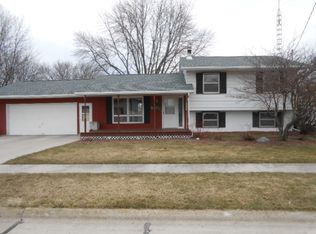 1517 S 36th St, Manitowoc, WI 54220