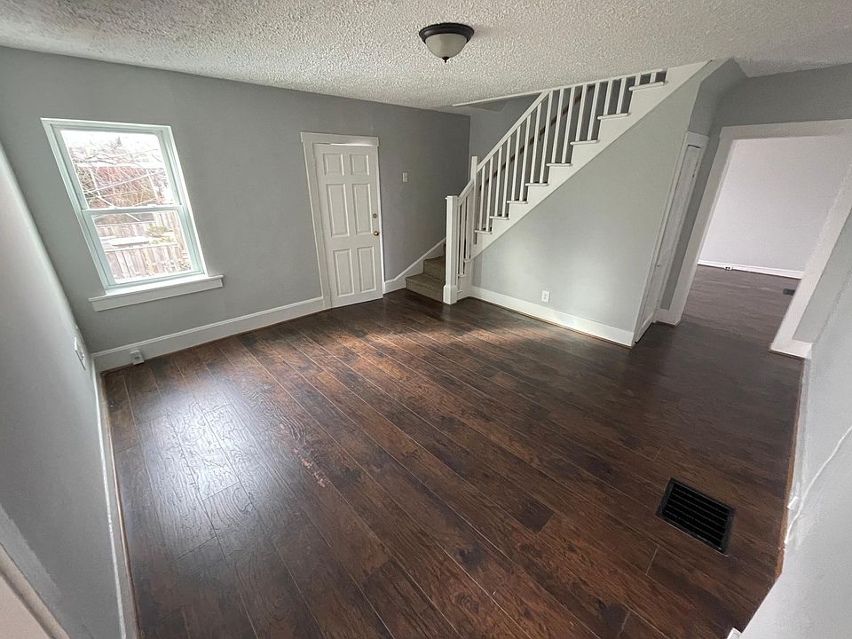 Middle Room
