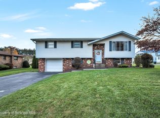 18 Marion Cir, Olyphant, PA 18447
