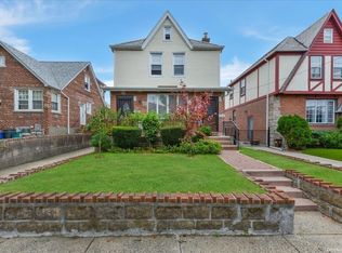 4334 189th St, Flushing, NY 11358