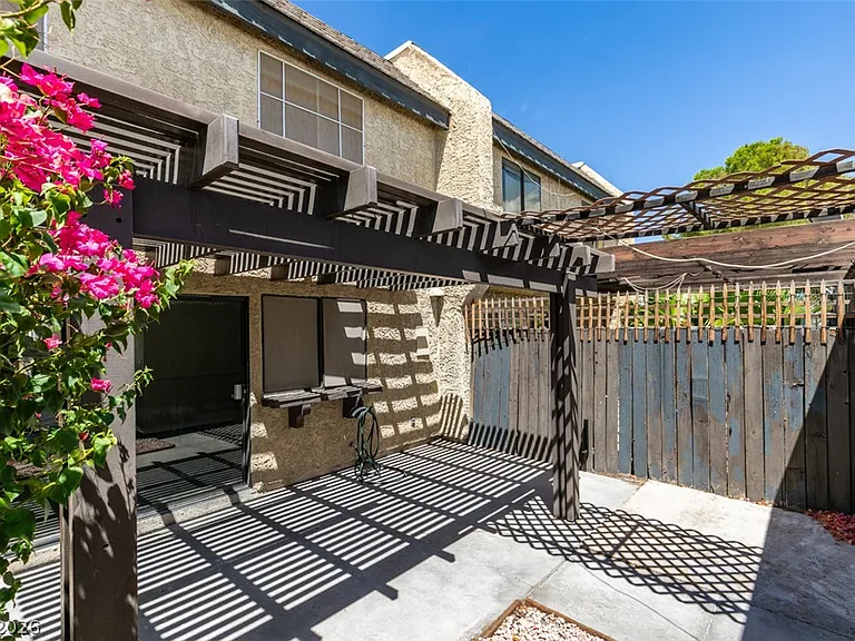 3318 China Dr — Photo 35