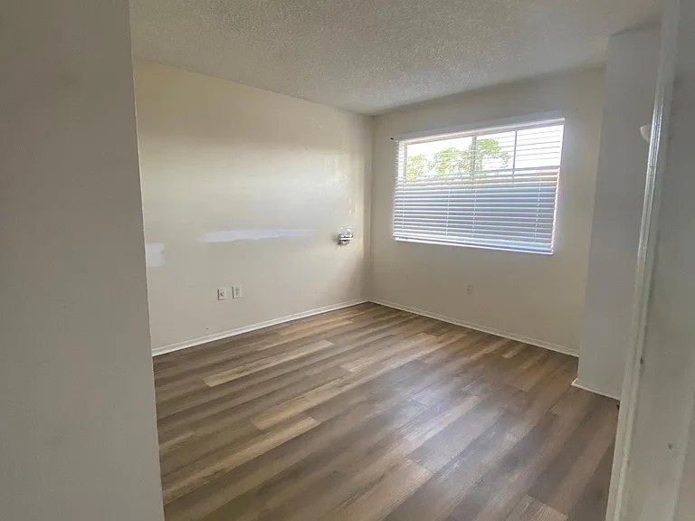 842 Monopoly Ct — Photo 16