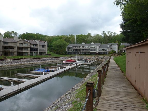 5th image of 4328 Lakeshore Ln #73
