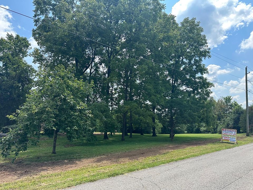 1st image of 302 Rebecca Dr SE