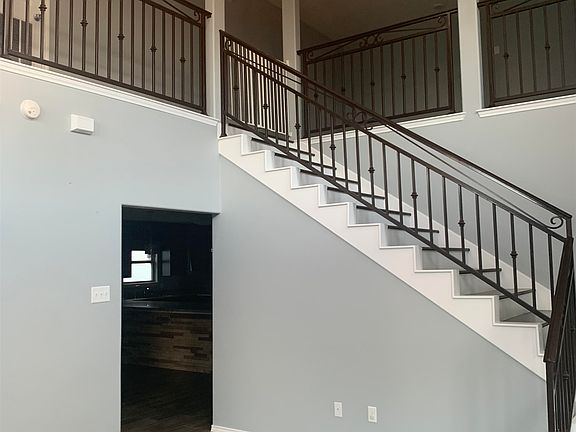 3rd image of 5511 Belmont Dr