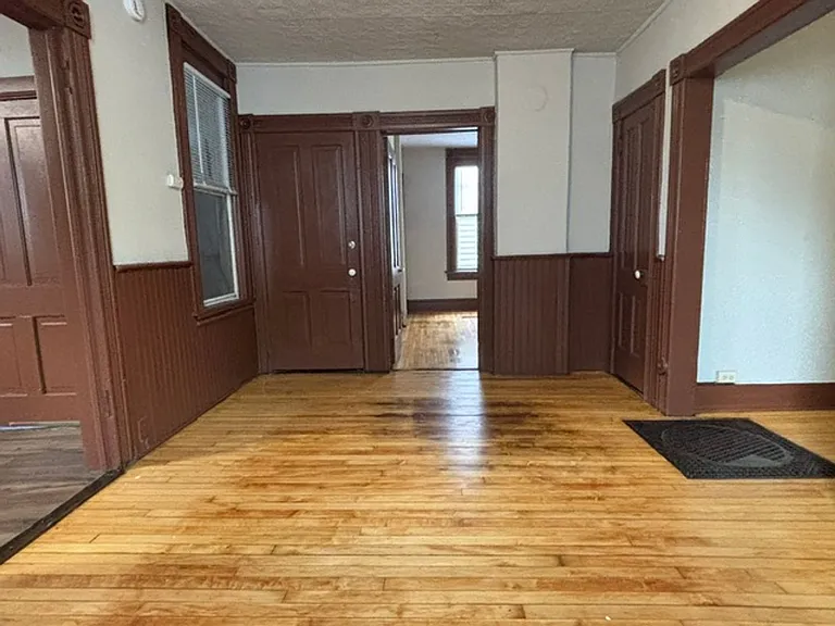 375 Erie Street — Photo 13