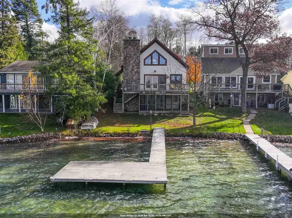 E1402 Grandview Rd, Waupaca, WI 54981