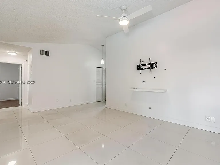 8250 SW 3rd Pl — Photo 4