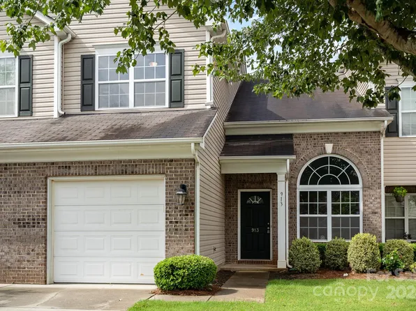 913 Standen Place Ct, Pineville, NC 28134