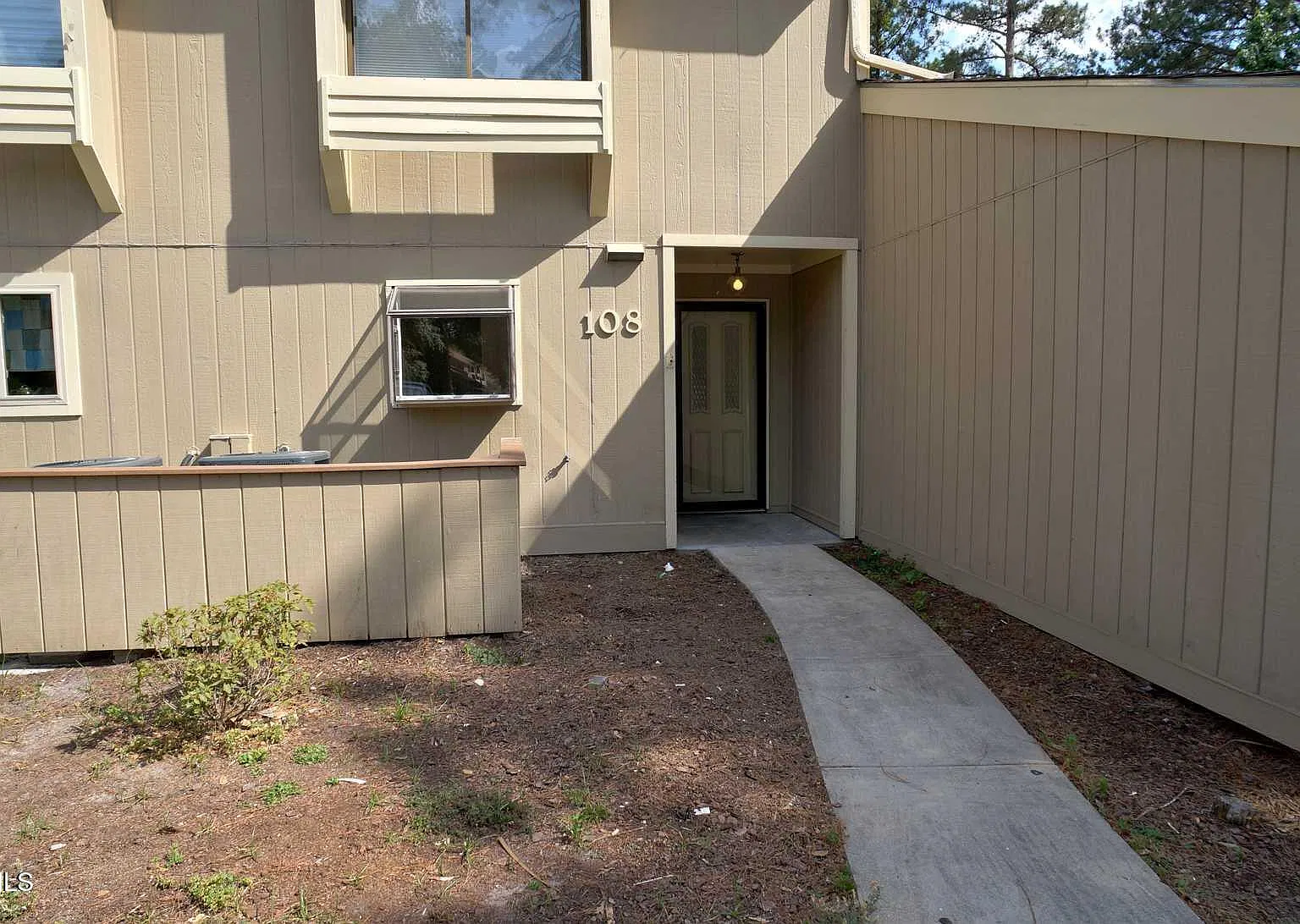 2 bed, 2.5 bath, 1309 sqft, $1,325 — Photo 1